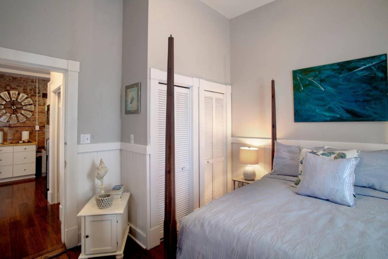414 Waldburg A - Newly Renovated Apt With Outdoor Space! Apartment Savannah Exterior photo